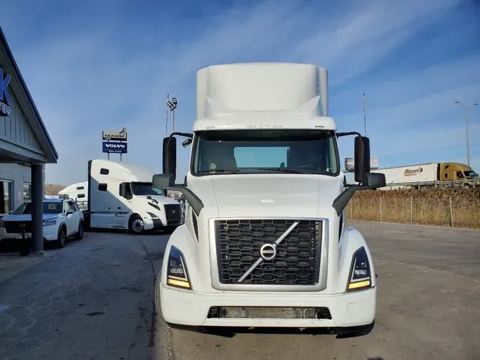 2020 VOLVO VNR64T300