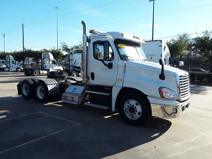 2016 FREIGHTLINER/MERCEDES CASCADIA 125