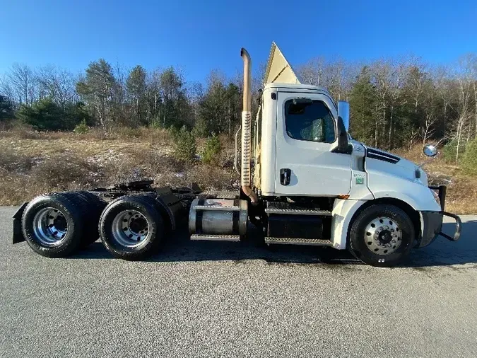 2018 Freightliner T12664ST