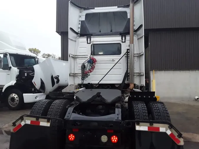 2019 VOLVO VNR42T 300