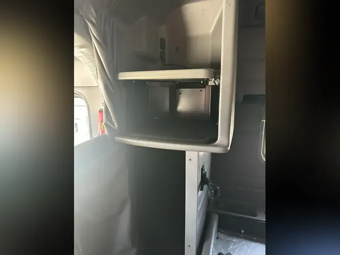 2022 Peterbilt 389