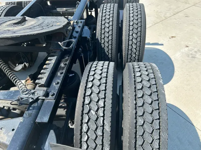 2023 Kenworth W990