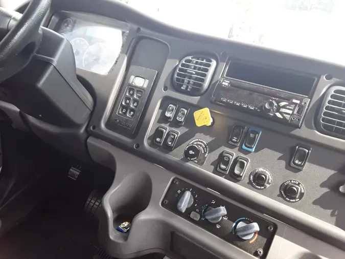 2018 FREIGHTLINER/MERCEDES M2 106