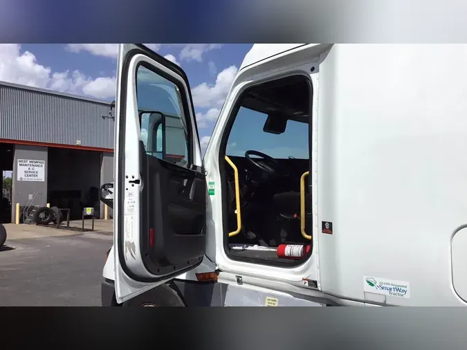 2023 Freightliner Cascadia 126