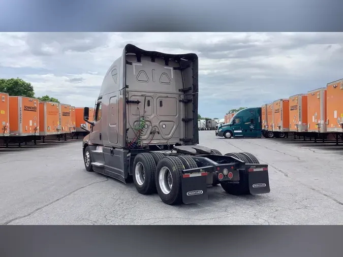 2025 Freightliner Cascadia 126