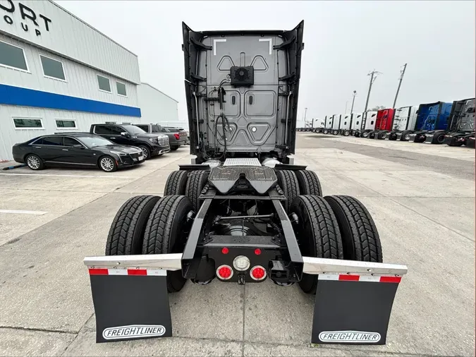 2024 Freightliner Cascadia 126