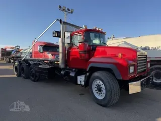 2001 MACK RD688S