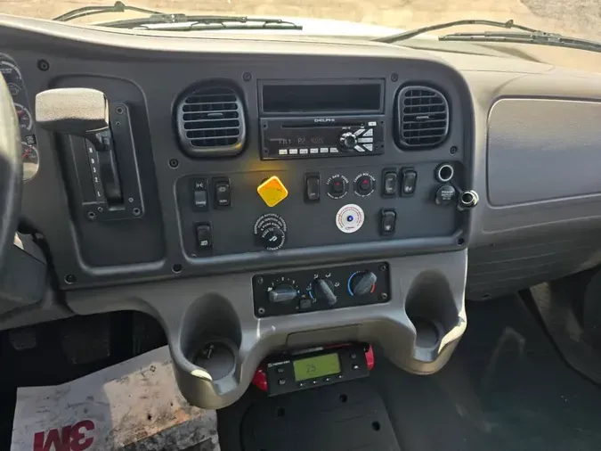 2015 FREIGHTLINER/MERCEDES M2 106