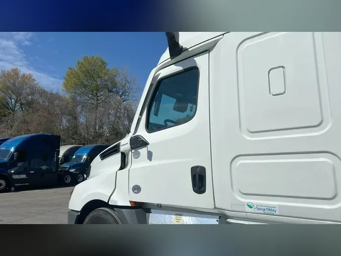 2022 Freightliner Cascadia 126