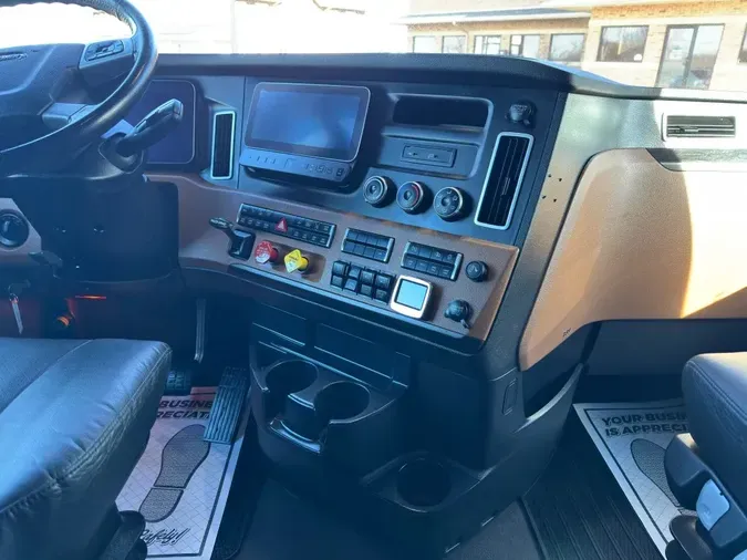 2023 FREIGHTLINER Cascadia 126