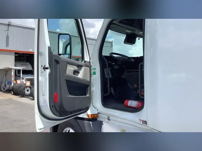 2022 Freightliner Cascadia 126