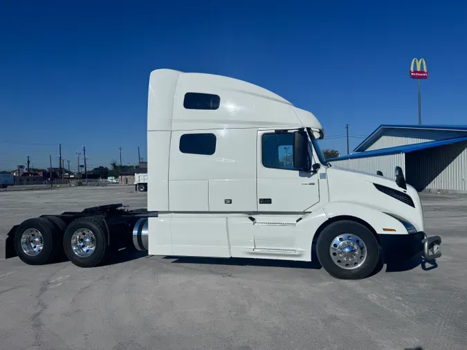 2019 VOLVO VNL64T760