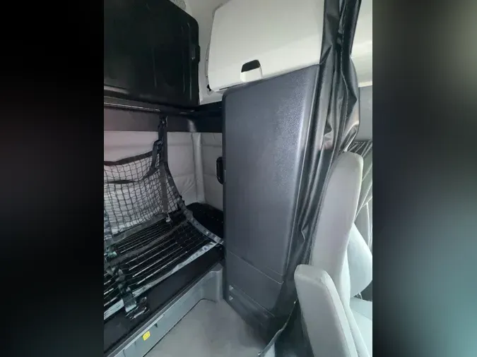 2022 FREIGHTLINER Cascadia 126