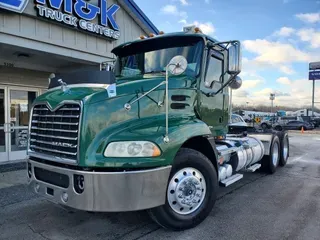 2017 MACK CXU613