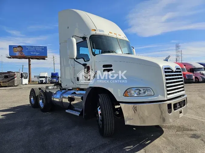 2017 MACK CXU613