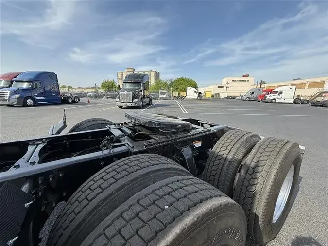 2019 FREIGHTLINER CASCADEVO1
