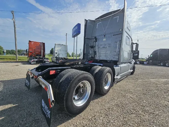 2022 VOLVO VNL64T860