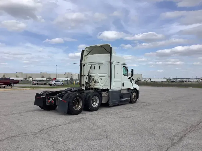 2021 Freightliner Cascadia 126