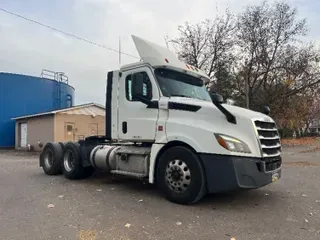 2018 Freightliner T12664ST