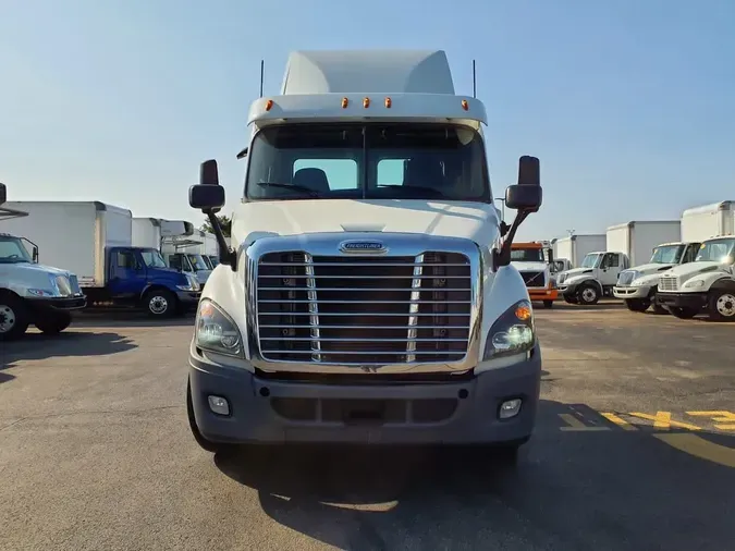 2020 FREIGHTLINER CASCADIA 113