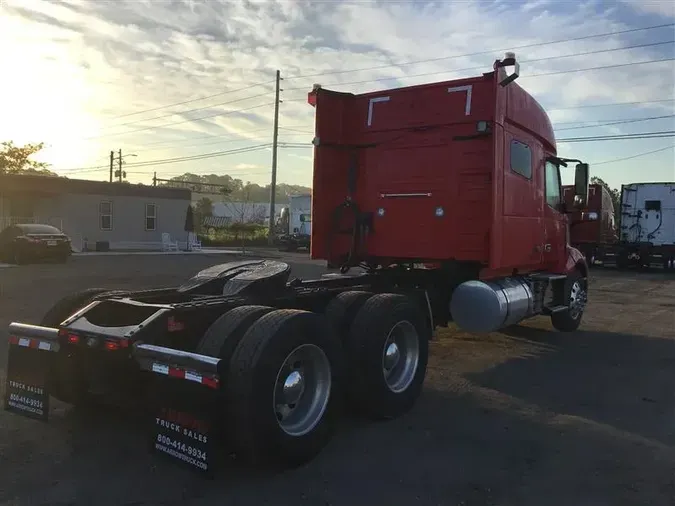 2019 VOLVO VNL740