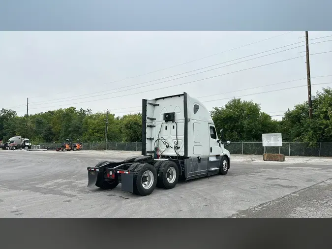2020 Freightliner Cascadia 126