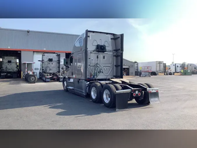 2022 Freightliner Cascadia 126
