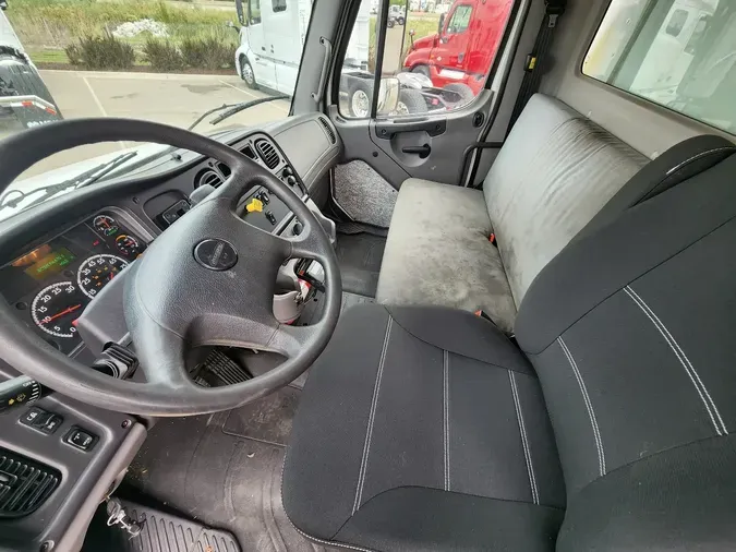 2016 FREIGHTLINER M2