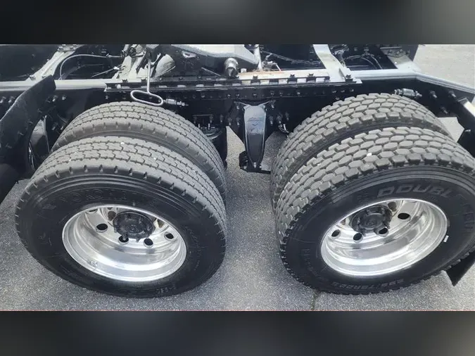 2019 FREIGHTLINER CA126