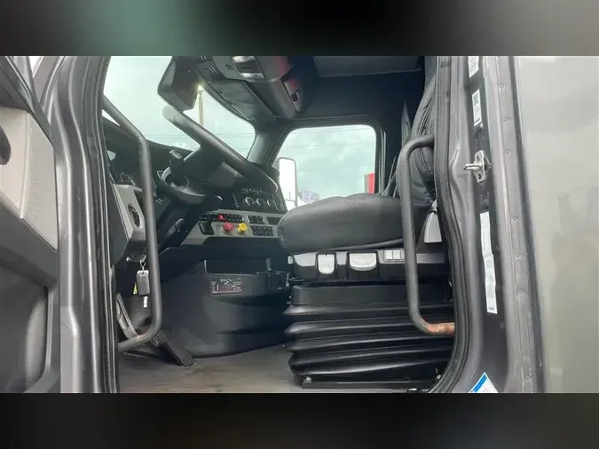 2022 FREIGHTLINER CA126