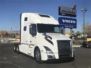 2022 VOLVO VNL64T760