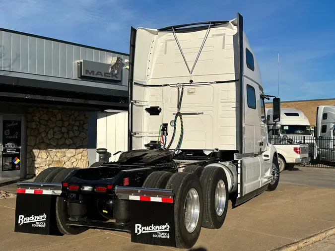 2024 VOLVO VNL64T860