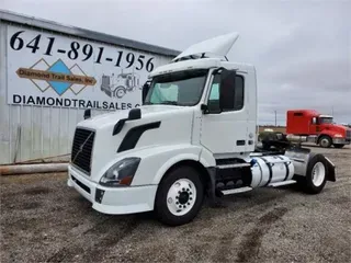 2015 VOLVO VNL42T300