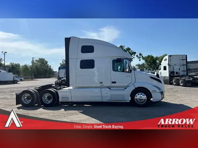 2021 VOLVO VNL860
