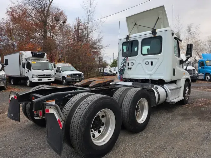 2019 FREIGHTLINER/MERCEDES CASCADIA 125501ec437fe9fc9610b9c7418c9ad149c