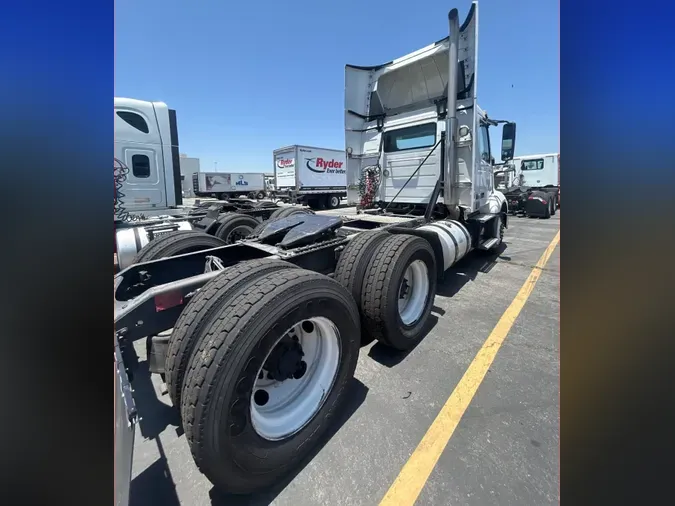 2019 VOLVO VNL64T-300