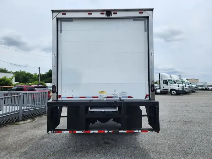 2018 FREIGHTLINER M2 106