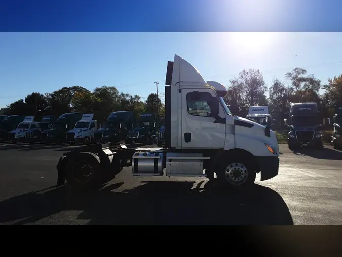 2020 Freightliner Cascadia 126