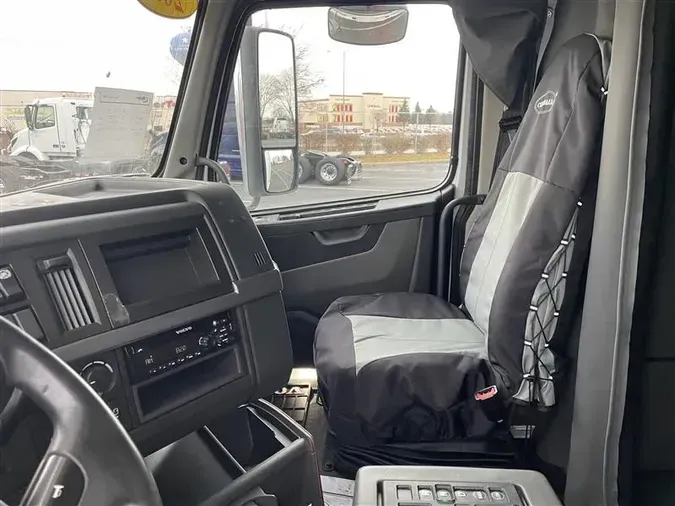 2019 VOLVO VNL760