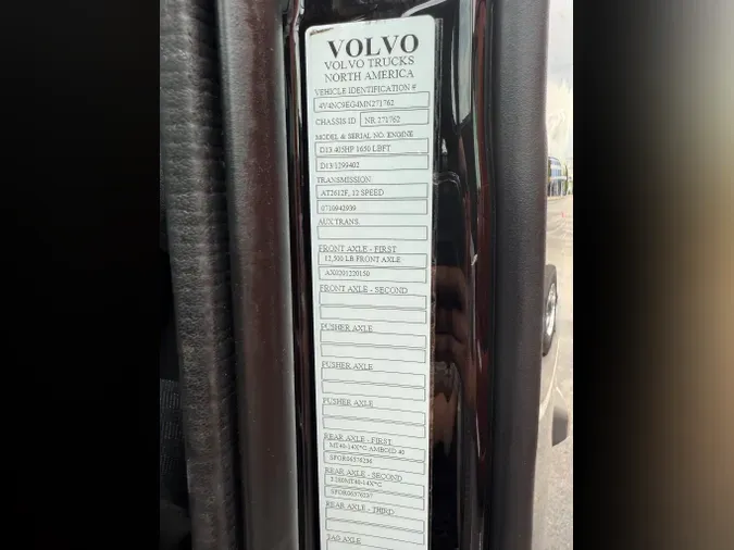 2021 VOLVO VNL64T760