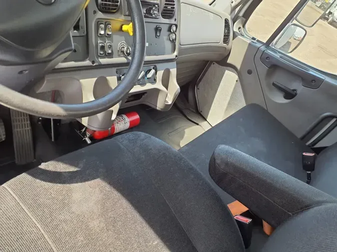 2018 FREIGHTLINER M2 106