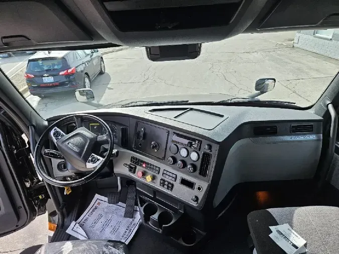 2022 FREIGHTLINER Cascadia 126