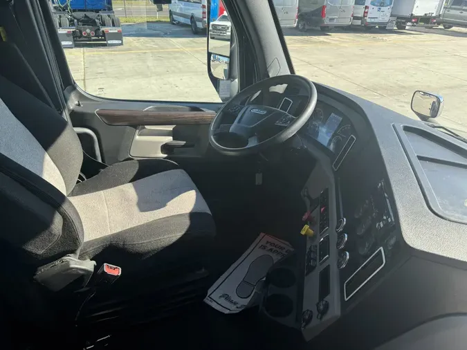 2020 Freightliner Cascadia 126