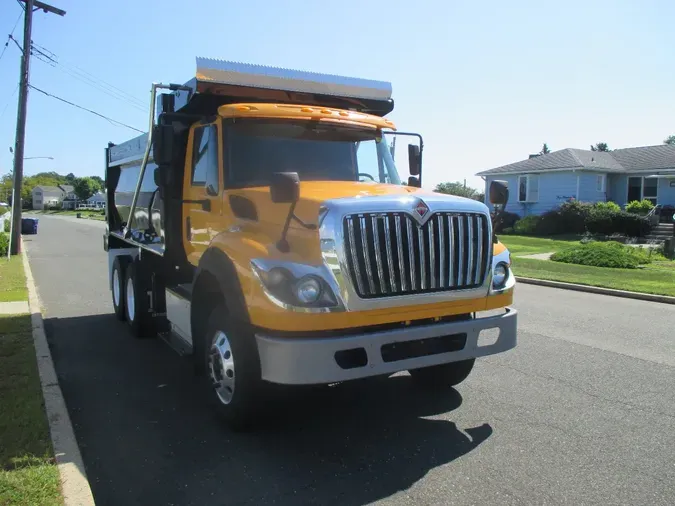 2017 INTERNATIONAL 7400 6X4