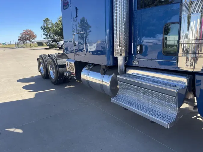 2024 Peterbilt 389