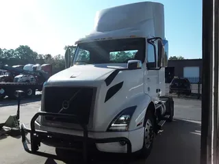 2019 VOLVO VNR42T 300