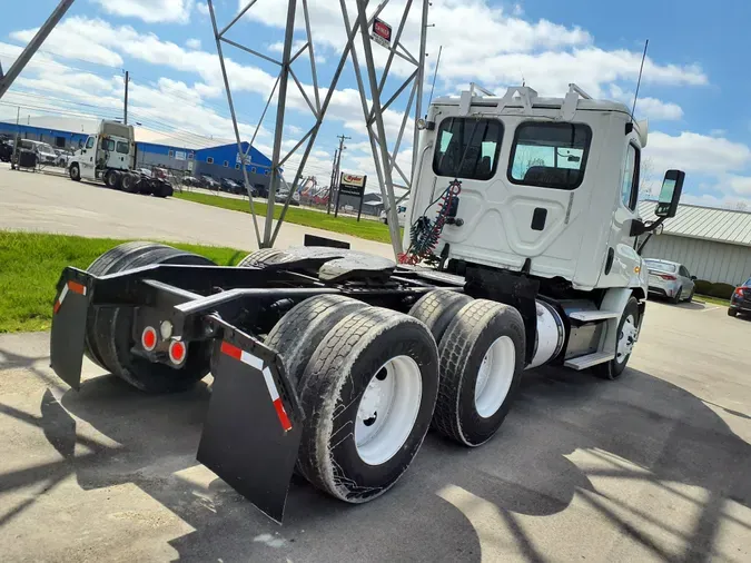 2017 FREIGHTLINER/MERCEDES CASCADIA 113