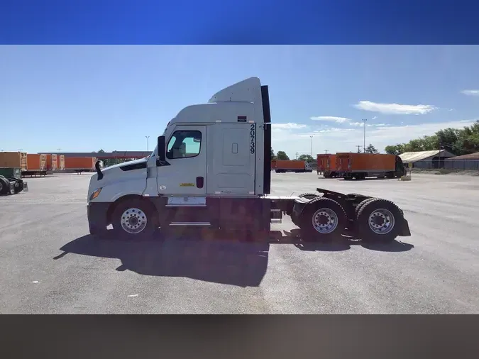 2021 Freightliner Cascadia 126