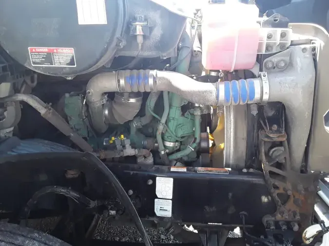 2020 VOLVO VNR64T-640