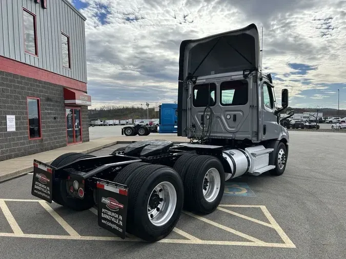 2022 Freightliner Cascadia 116